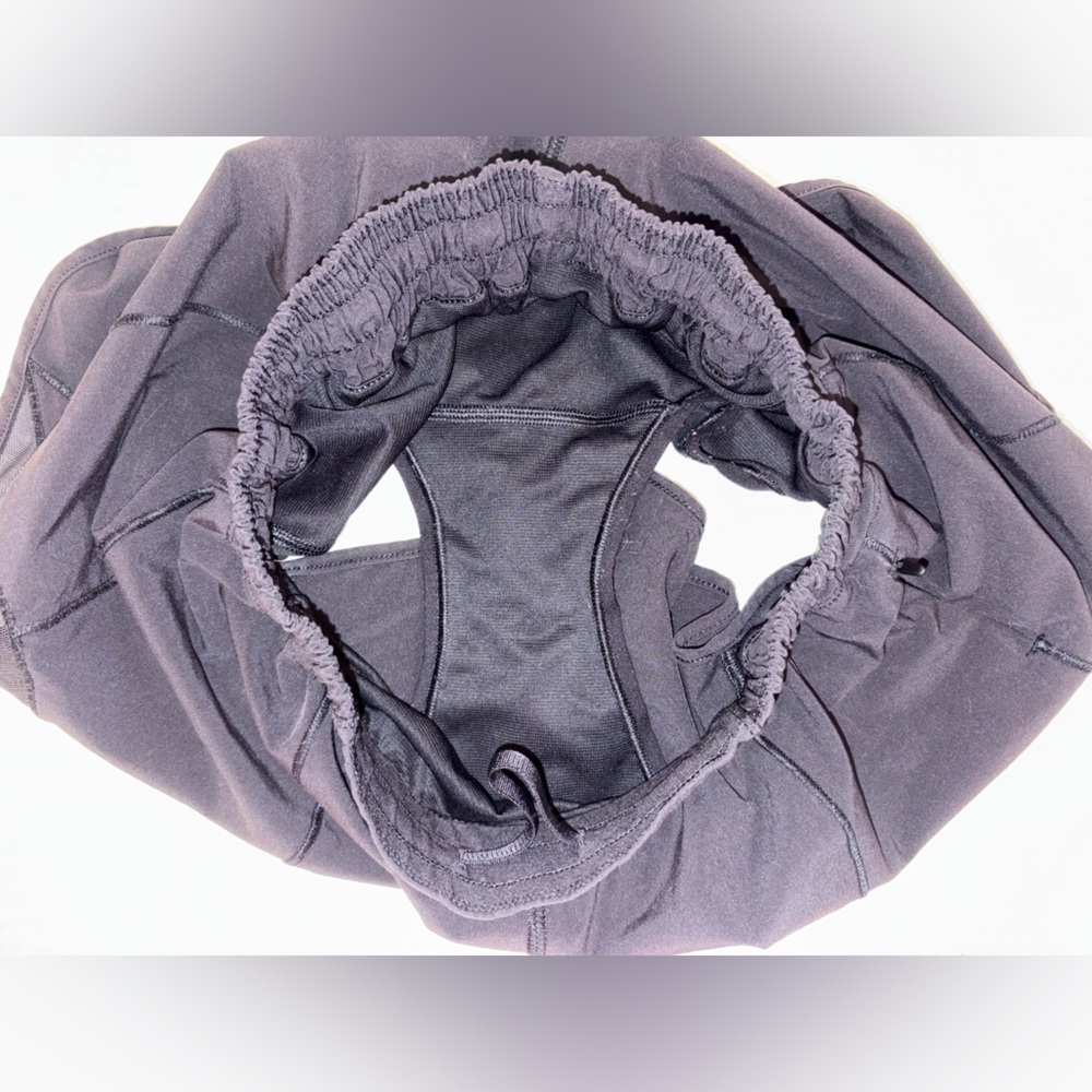 Lululemon Hotty Hot Short II, Long 4 Inches in Black - Size 4 - Picture 10 of 15